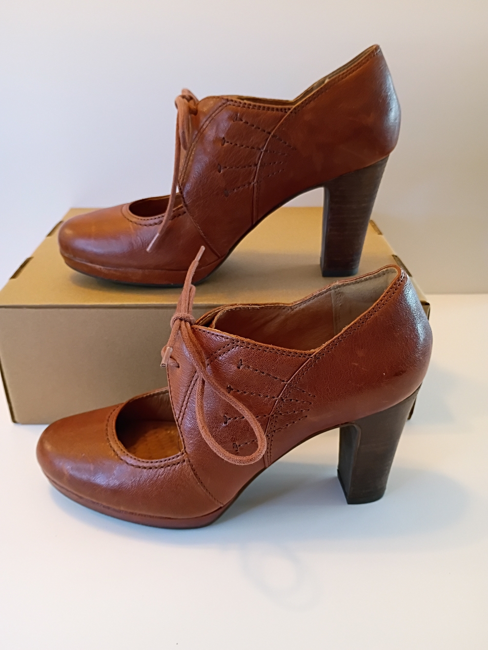 Clarks Women's Artisan Flyrt Dally Brown Leather Lace-Up Block Heels